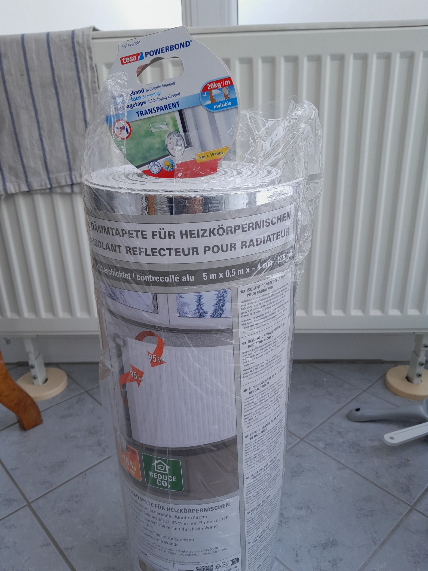 Reflektierende Dämmfolie hinter Heizkörper einbauen